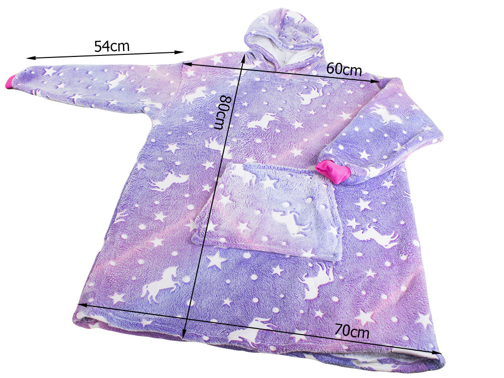 Hanorac patura cu gluga si maneci, Zola®, insertii fosforescente, 80 x 70 cm, calduros si pufos, buzunar spatios, model unicorni si stelute, violet Hanorac patura cu gluga si maneci, Zola®, insertii fosforescente, 80 x 70 cm, calduros si pufos, buzunar spatios, model unicorni si stelute, violet